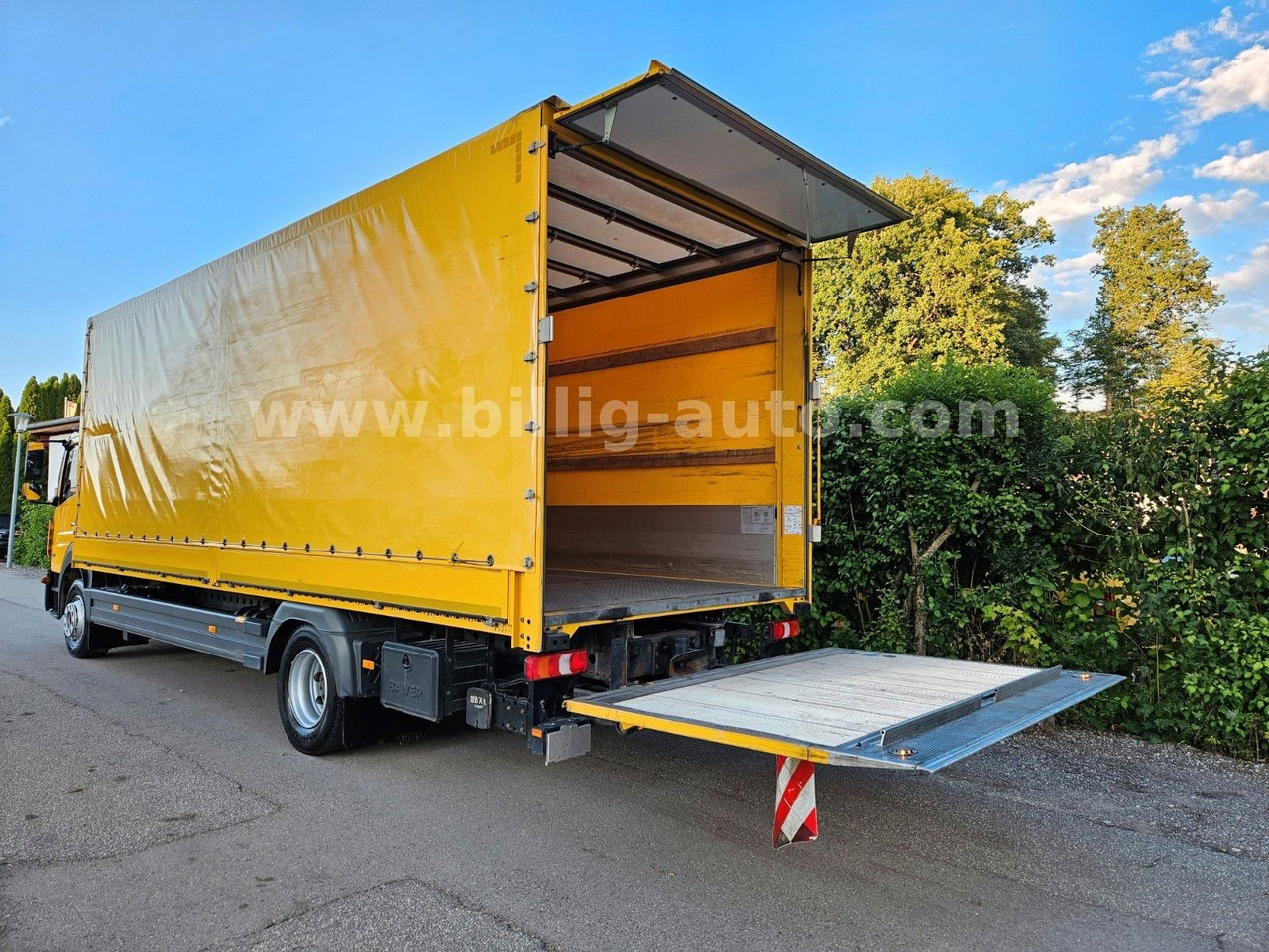 Mercedes-Benz Atego 1327 L * BREMS/SPUR-ASS*DIFF.*LBW*AHK*7.2m - Koffer LKW: das Bild 2 Mercedes-Benz Atego 1327 L * BREMS/SPUR-ASS*DIFF.*LBW*AHK*7.2m - Koffer LKW: das Bild 2