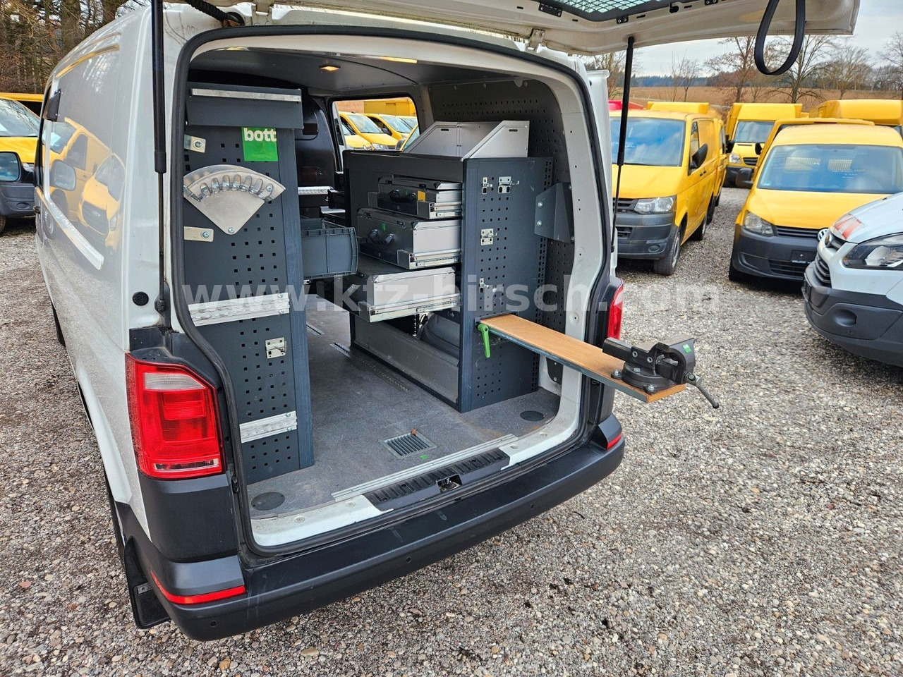 Volkswagen T6 Auto/ DSG Bott Sortimo Stdhzg Behindertenger. - Personentransporter: das Bild 2 Volkswagen T6 Auto/ DSG Bott Sortimo Stdhzg Behindertenger. - Personentransporter: das Bild 2