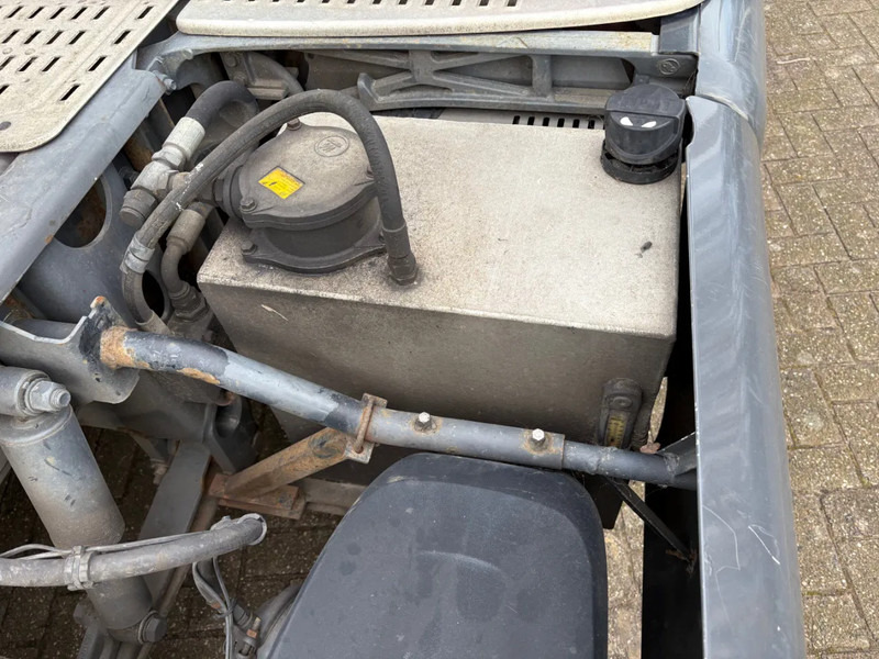 DAF CF 440 6x2 / HOLLAND TRUCK / LOW KM / NEW APK - TUV / BULK COMPRESSOR / ADR I II III / - Sattelzugmaschine: das Bild 5 DAF CF 440 6x2 / HOLLAND TRUCK / LOW KM / NEW APK - TUV / BULK COMPRESSOR / ADR I II III / - Sattelzugmaschine: das Bild 5