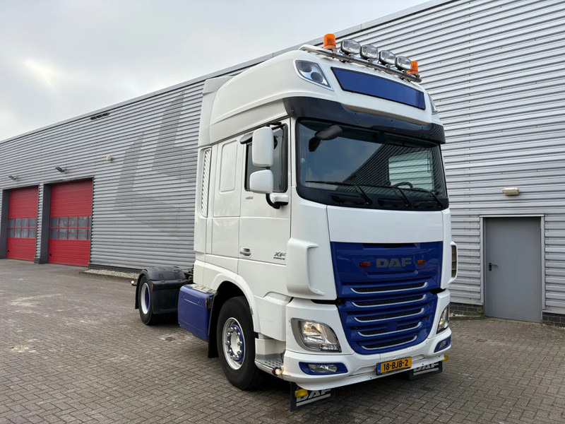 DAF XF 460 4x2 / APK - TUV JANUARI 2026 / HOLLAND TRUCK / ADR KLASSE I II III / 2 BEDS / - Sattelzugmaschine: das Bild 1 DAF XF 460 4x2 / APK - TUV JANUARI 2026 / HOLLAND TRUCK / ADR KLASSE I II III / 2 BEDS / - Sattelzugmaschine: das Bild 1