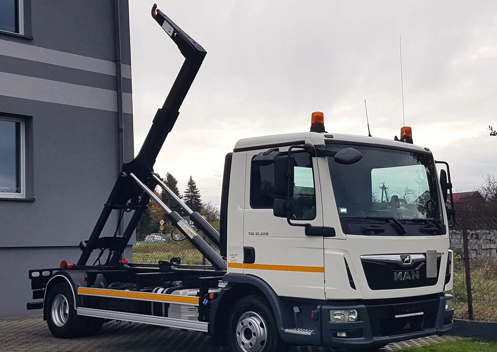 MAN TGL 12.220 HAKOWIEC 4x2 KLIMA HAKOWIEC DO KONTENERÓW - Abrollkipper: das Bild 1 MAN TGL 12.220 HAKOWIEC 4x2 KLIMA HAKOWIEC DO KONTENERÓW - Abrollkipper: das Bild 1