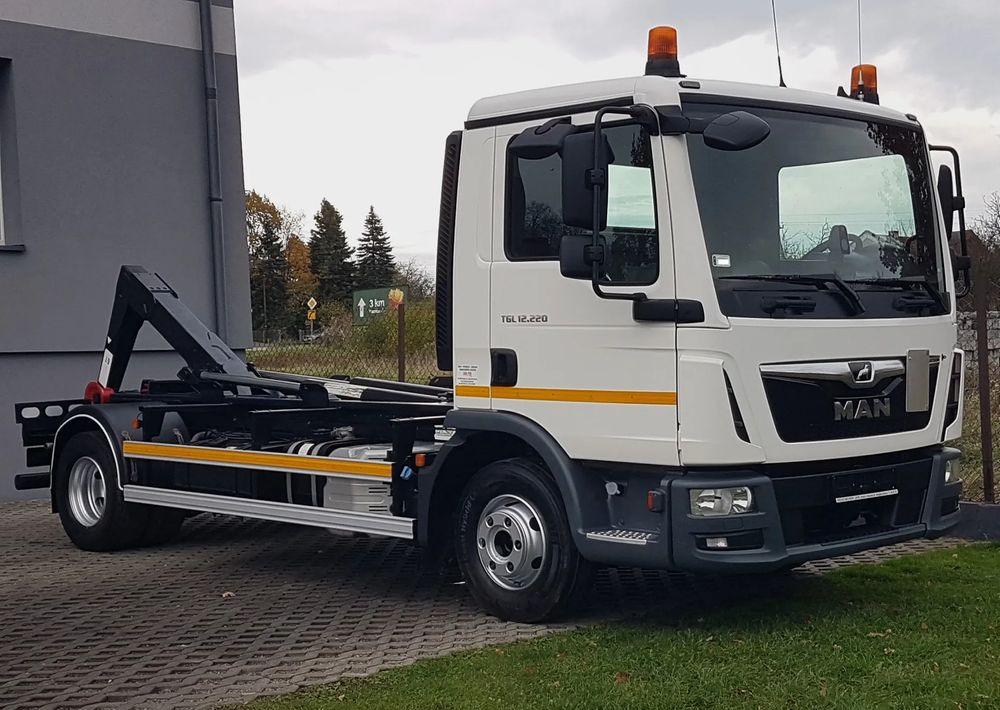 MAN TGL 12.220 HAKOWIEC 4x2 KLIMA HAKOWIEC DO KONTENERÓW - Abrollkipper: das Bild 5 MAN TGL 12.220 HAKOWIEC 4x2 KLIMA HAKOWIEC DO KONTENERÓW - Abrollkipper: das Bild 5