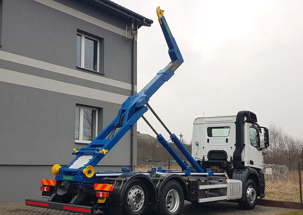 Mercedes-Benz ANTOS ACTROS HAKOWIEC 3 OSIE 6x2 KLIMA HAKOWIEC DO KONTENERÓW - Abrollkipper: das Bild 4 Mercedes-Benz ANTOS ACTROS HAKOWIEC 3 OSIE 6x2 KLIMA HAKOWIEC DO KONTENERÓW - Abrollkipper: das Bild 4