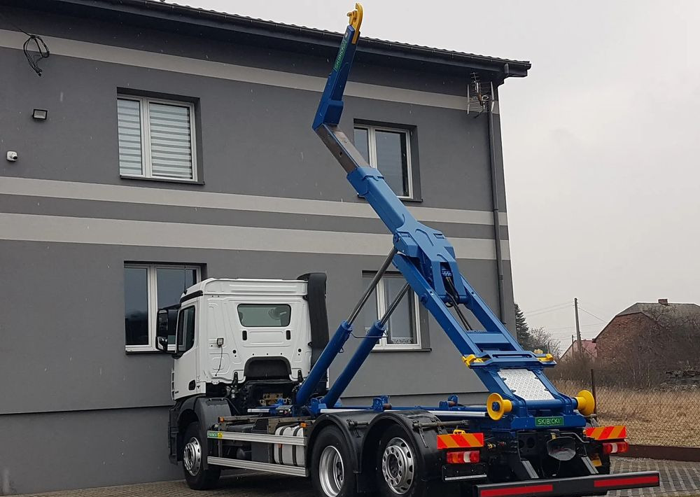 Mercedes-Benz ANTOS ACTROS HAKOWIEC 3 OSIE 6x2 KLIMA HAKOWIEC DO KONTENERÓW - Abrollkipper: das Bild 3 Mercedes-Benz ANTOS ACTROS HAKOWIEC 3 OSIE 6x2 KLIMA HAKOWIEC DO KONTENERÓW - Abrollkipper: das Bild 3