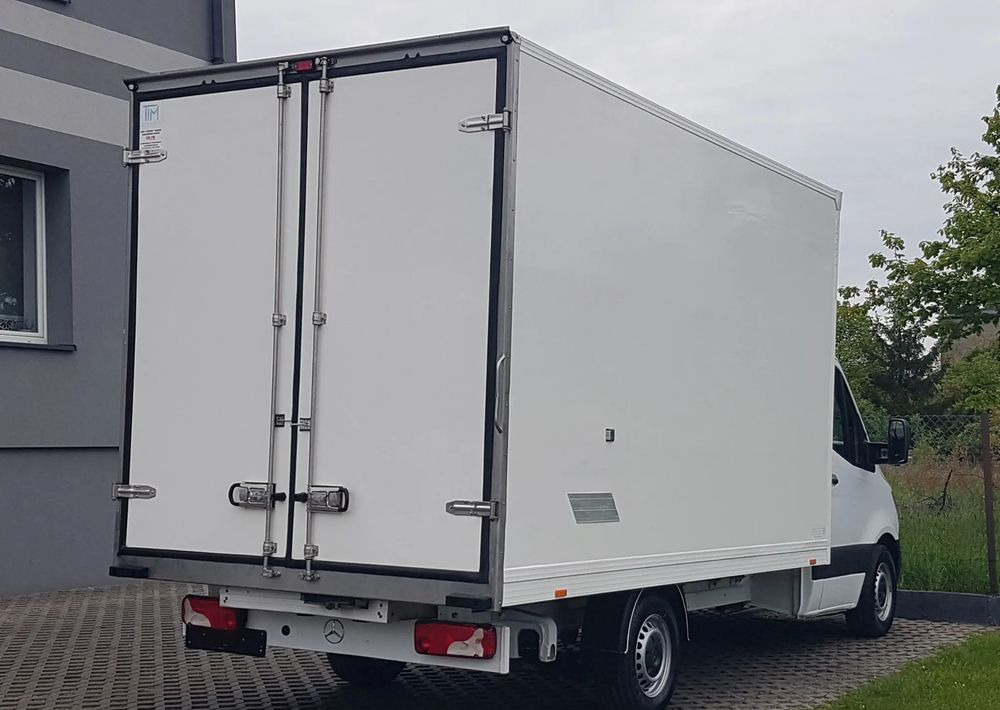 Mercedes-Benz Sprinter KONTENER 8EP 4,12x2,15x2,30 KLIMA 314 CDI MANUAL KRAJOWY AC - Koffer Transporter: das Bild 4 Mercedes-Benz Sprinter KONTENER 8EP 4,12x2,15x2,30 KLIMA 314 CDI MANUAL KRAJOWY AC - Koffer Transporter: das Bild 4