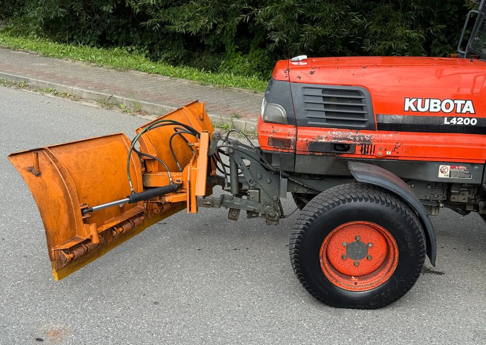 Traktor Kubota * Traktor KUBOTA L4200 * 4x4 * Pług Piaskarka * Wałek Przód Tył * Sprowadzony* Zimowe Utrzymanie: das Bild 17