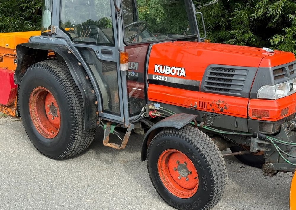 Kubota * Traktor KUBOTA L4200 * 4x4 * Pług Piaskarka * Wałek Przód Tył * Sprowadzony* Zimowe Utrzymanie - Traktor: das Bild 4 Kubota * Traktor KUBOTA L4200 * 4x4 * Pług Piaskarka * Wałek Przód Tył * Sprowadzony* Zimowe Utrzymanie - Traktor: das Bild 4