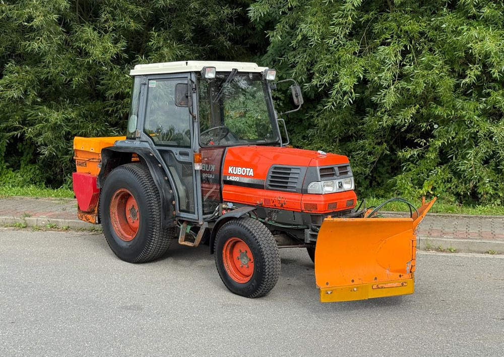 Kubota * Traktor KUBOTA L4200 * 4x4 * Pług Piaskarka * Wałek Przód Tył * Sprowadzony* Zimowe Utrzymanie - Traktor: das Bild 2 Kubota * Traktor KUBOTA L4200 * 4x4 * Pług Piaskarka * Wałek Przód Tył * Sprowadzony* Zimowe Utrzymanie - Traktor: das Bild 2