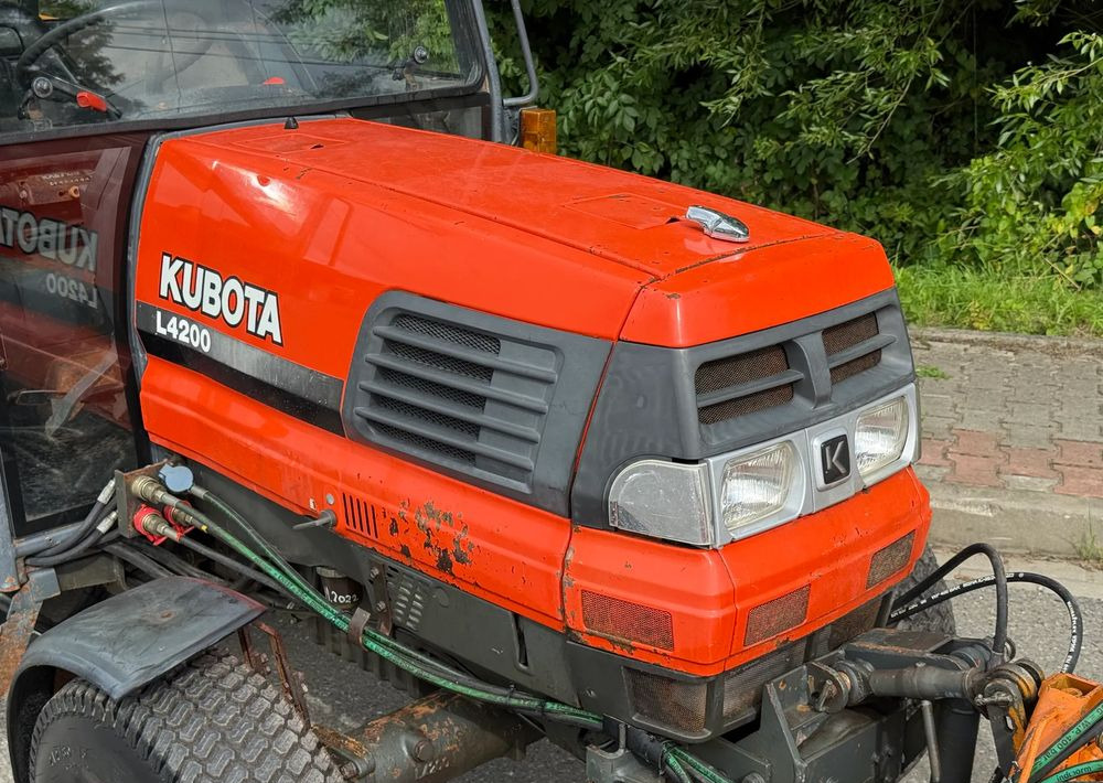 Kubota * Traktor KUBOTA L4200 * 4x4 * Pług Piaskarka * Wałek Przód Tył * Sprowadzony* Zimowe Utrzymanie - Traktor: das Bild 5 Kubota * Traktor KUBOTA L4200 * 4x4 * Pług Piaskarka * Wałek Przód Tył * Sprowadzony* Zimowe Utrzymanie - Traktor: das Bild 5