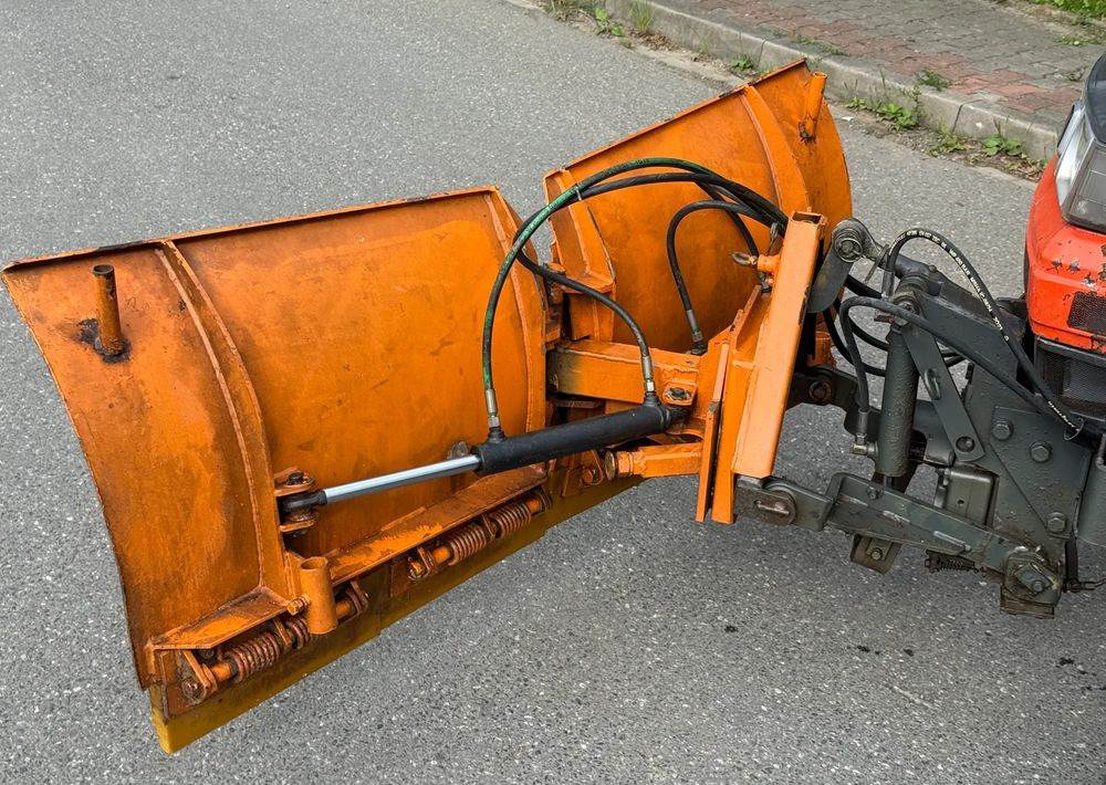 Traktor Kubota * Traktor KUBOTA L4200 * 4x4 * Pług Piaskarka * Wałek Przód Tył * Sprowadzony* Zimowe Utrzymanie: das Bild 19