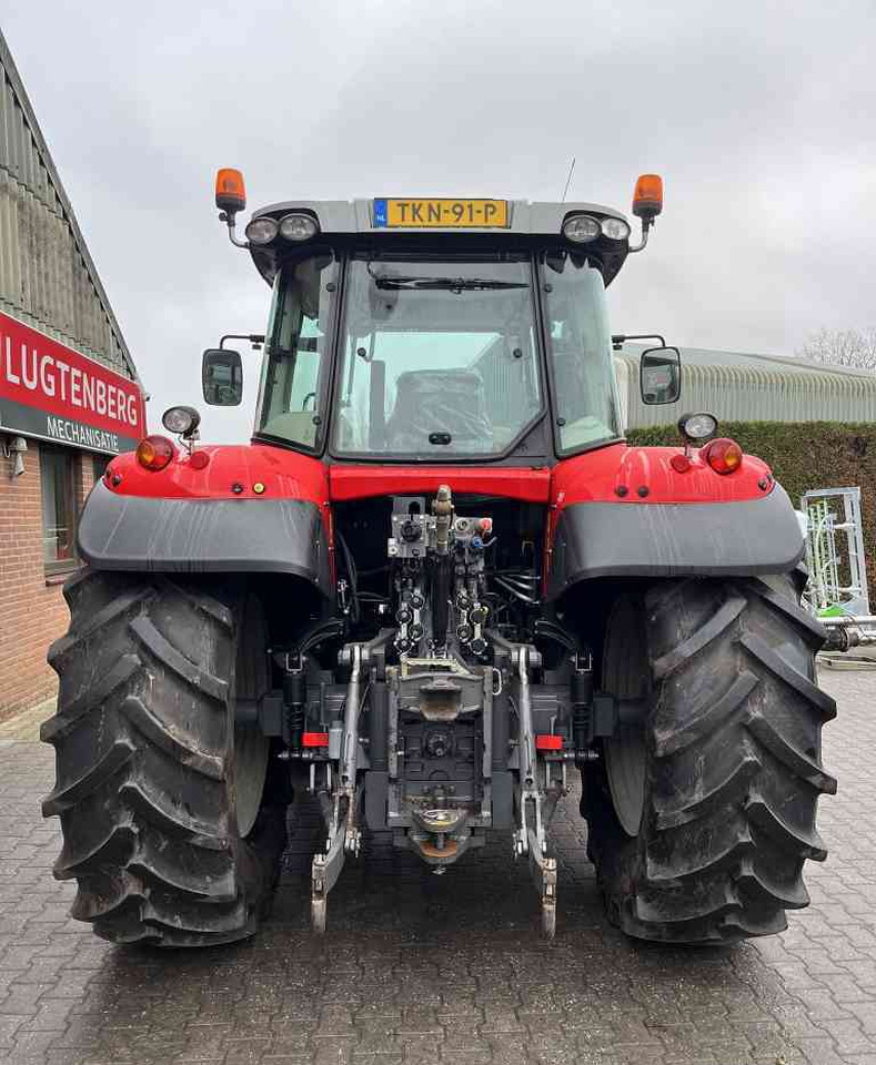 Massey Ferguson 7715 Dyna-6 Essential Tractoren - Traktor: das Bild 5 Massey Ferguson 7715 Dyna-6 Essential Tractoren - Traktor: das Bild 5