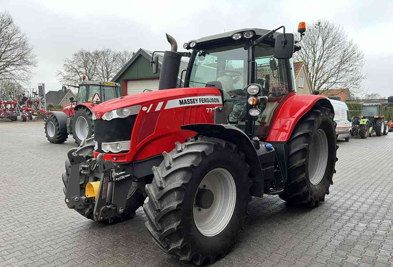 Massey Ferguson 7715 Dyna-6 Essential Tractoren - Traktor: das Bild 3 Massey Ferguson 7715 Dyna-6 Essential Tractoren - Traktor: das Bild 3
