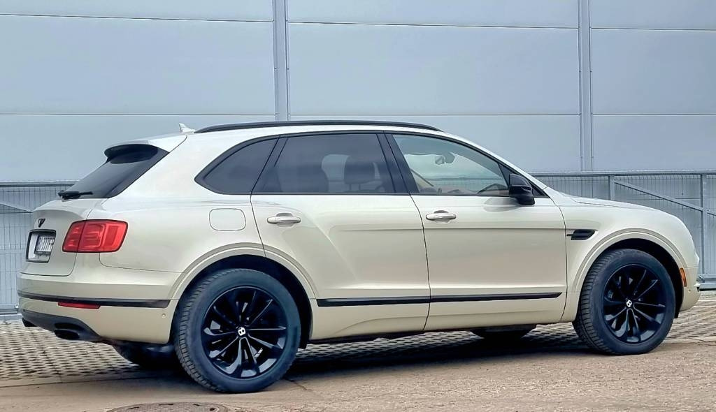 Bentley BENTAYGA 6.0 W12 - PKW: das Bild 4 Bentley BENTAYGA 6.0 W12 - PKW: das Bild 4