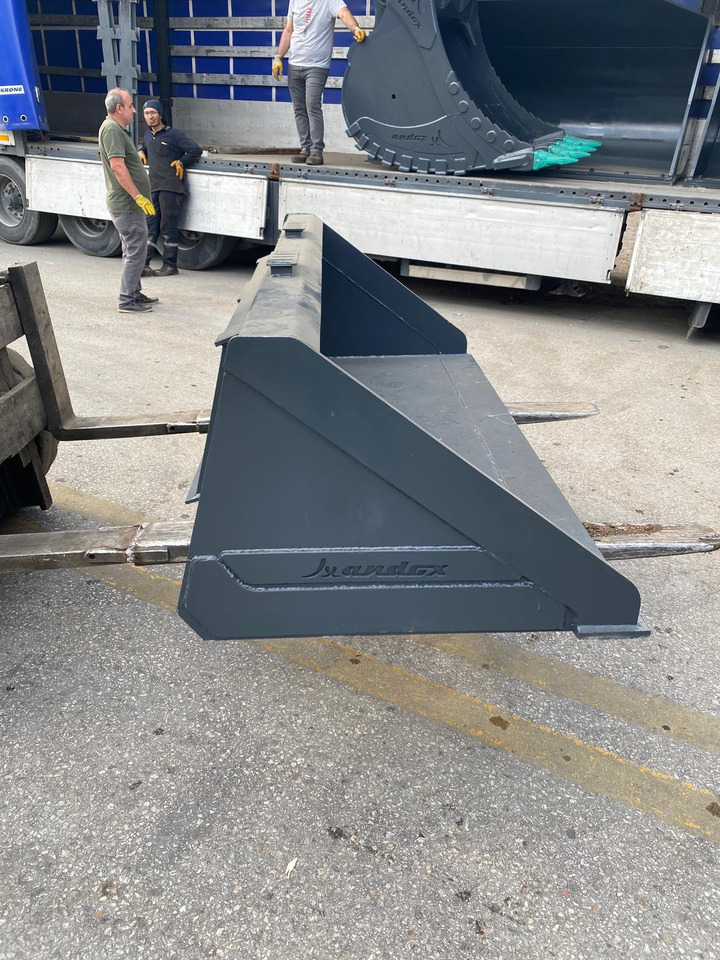 JCB 300 - Ladeschaufel für Baumaschine: das Bild 3 JCB 300 - Ladeschaufel für Baumaschine: das Bild 3