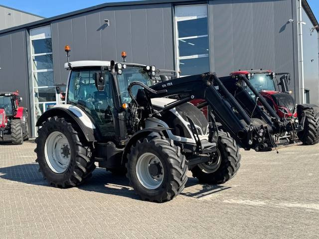 Valtra N104 Hitech5 met voorlader 4700 uur! - Traktor: das Bild 4 Valtra N104 Hitech5 met voorlader 4700 uur! - Traktor: das Bild 4