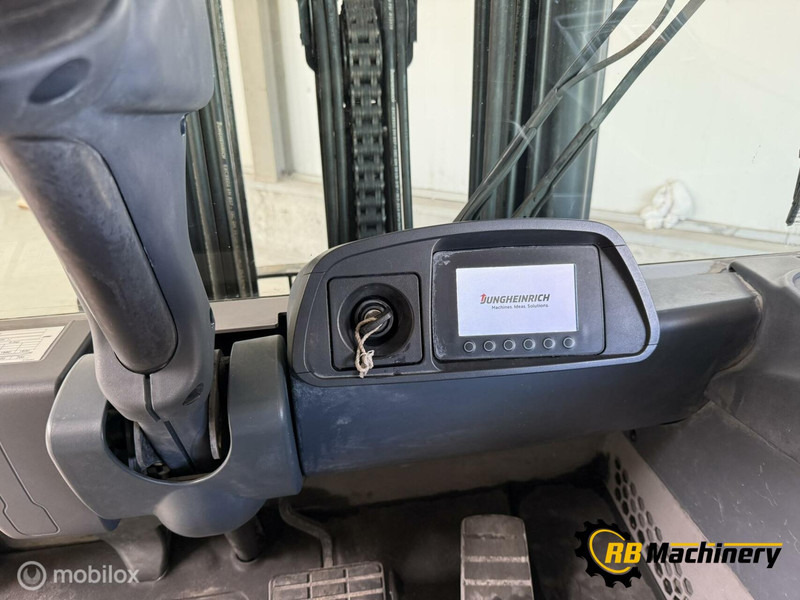 Gabelstapler Jungheinrich EFG 425 K: das Bild 11