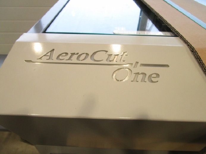 AUTOMATISCHES SCHNEIDSYSTEM UCHIDA AEROCUT ONE - Papierschneidemaschine: das Bild 3 AUTOMATISCHES SCHNEIDSYSTEM UCHIDA AEROCUT ONE - Papierschneidemaschine: das Bild 3