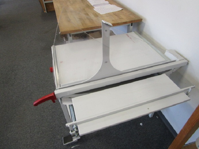 HEBELSCHNEIDER IDEAL 1080 - Papierschneidemaschine: das Bild 2 HEBELSCHNEIDER IDEAL 1080 - Papierschneidemaschine: das Bild 2