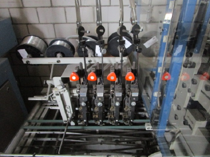 HEFT- UND FALZEINHEIT MIT FRONTSCHNITT MKW SFT 350 - Druckmaschine: das Bild 3 HEFT- UND FALZEINHEIT MIT FRONTSCHNITT MKW SFT 350 - Druckmaschine: das Bild 3