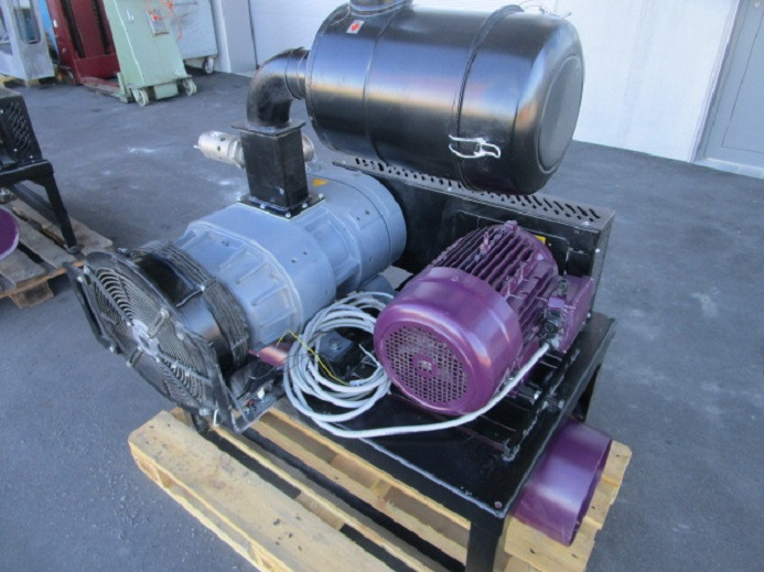 BARRATI VAKUUMPUMPE MIT GESTELL MIT ANSAUGFILTER UND SCHALLDÄMPFER - Industriemaschine: das Bild 3 BARRATI VAKUUMPUMPE MIT GESTELL MIT ANSAUGFILTER UND SCHALLDÄMPFER - Industriemaschine: das Bild 3