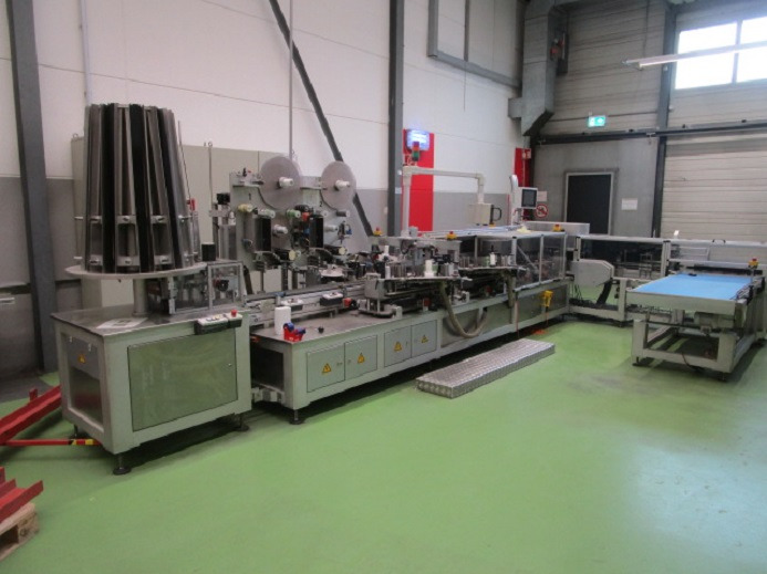 BECHER ETIKETTIERANLAGE SCHLEUTER GU 4S 6 - Industriemaschine: das Bild 1 BECHER ETIKETTIERANLAGE SCHLEUTER GU 4S 6 - Industriemaschine: das Bild 1