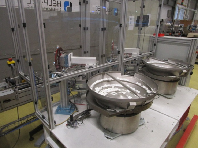 DECKEL ETIKETTIER ANLAGE SCHLEUTER GU 2 DO MIT 2xLÖFFELEINLEGESTATIONEN - Industriemaschine: das Bild 2 DECKEL ETIKETTIER ANLAGE SCHLEUTER GU 2 DO MIT 2xLÖFFELEINLEGESTATIONEN - Industriemaschine: das Bild 2