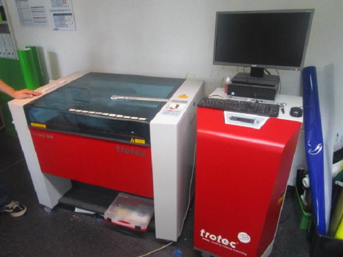 LASER CUTTER TROTEC SPEEDY 360 (Gravieren, Schneiden) - Papierschneidemaschine: das Bild 1 LASER CUTTER TROTEC SPEEDY 360 (Gravieren, Schneiden) - Papierschneidemaschine: das Bild 1