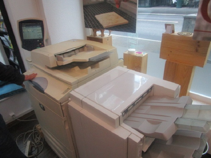 XEROX DC250 (Drucken, Kopieren, Scannen) mit Broschürenfinischer - Druckmaschine: das Bild 2 XEROX DC250 (Drucken, Kopieren, Scannen) mit Broschürenfinischer - Druckmaschine: das Bild 2
