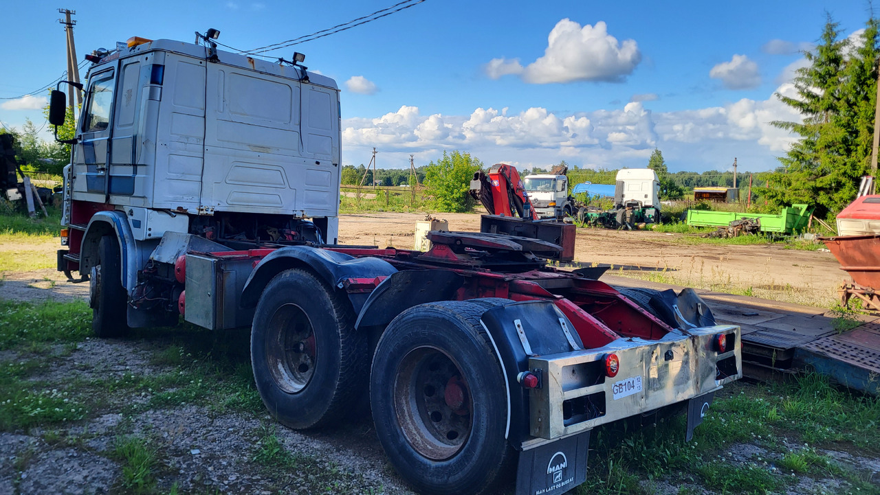 SCANIA R 142 H 6X2 SU KRANU - Sattelzugmaschine: das Bild 2 SCANIA R 142 H 6X2 SU KRANU - Sattelzugmaschine: das Bild 2