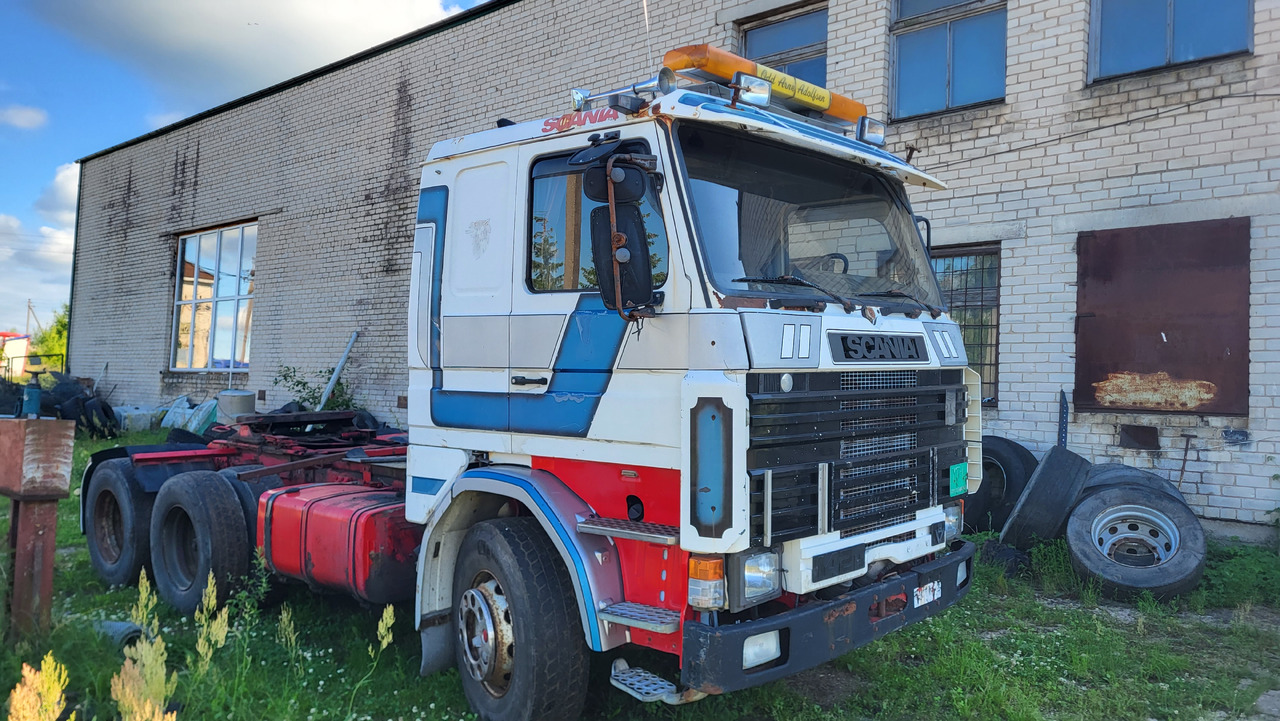 SCANIA R 142 H 6X2 SU KRANU - Sattelzugmaschine: das Bild 1 SCANIA R 142 H 6X2 SU KRANU - Sattelzugmaschine: das Bild 1