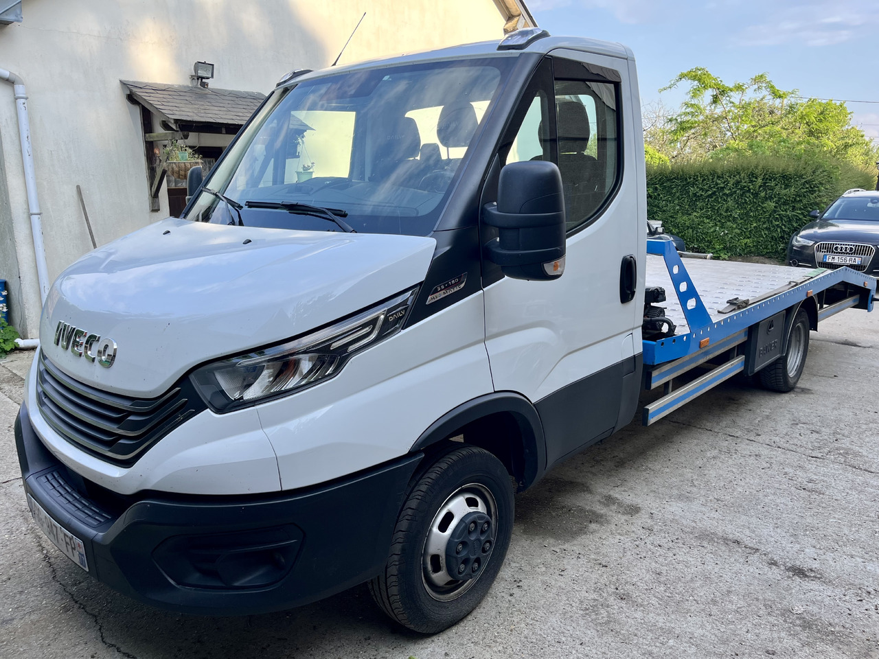 Iveco Daily 35-180 plateau dépannage dépanneuse porte voiture - Pritsche Transporter: das Bild 1 Iveco Daily 35-180 plateau dépannage dépanneuse porte voiture - Pritsche Transporter: das Bild 1