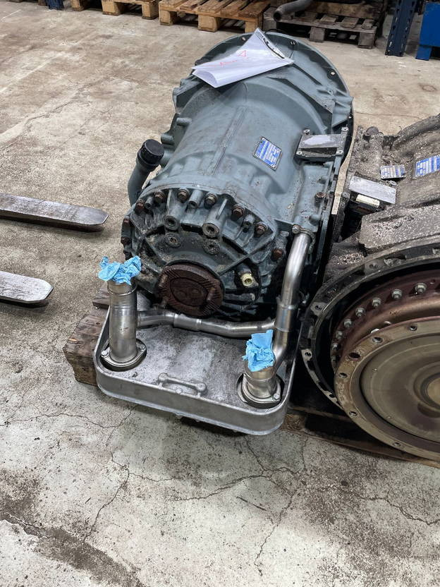 ZF ZF Ölkühler Wärmetauscher Getriebeölkühler Ecolife 6AP 1400 1700 - Ölkühler für Bus: das Bild 4 ZF ZF Ölkühler Wärmetauscher Getriebeölkühler Ecolife 6AP 1400 1700 - Ölkühler für Bus: das Bild 4