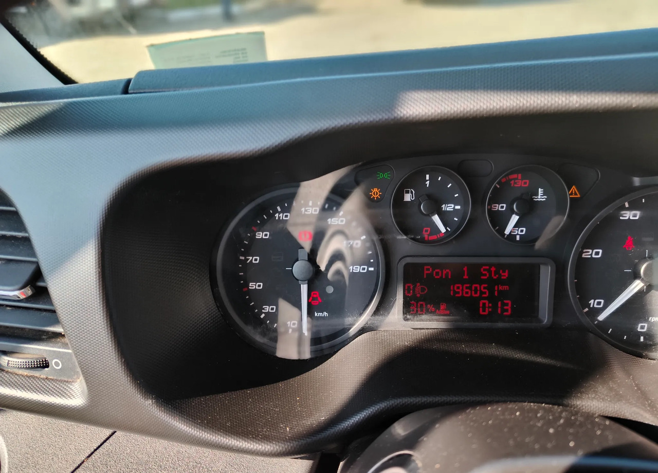 Koffer Transporter IVECO DAILY 35S14: das Bild 6 Koffer Transporter IVECO DAILY 35S14: das Bild 6