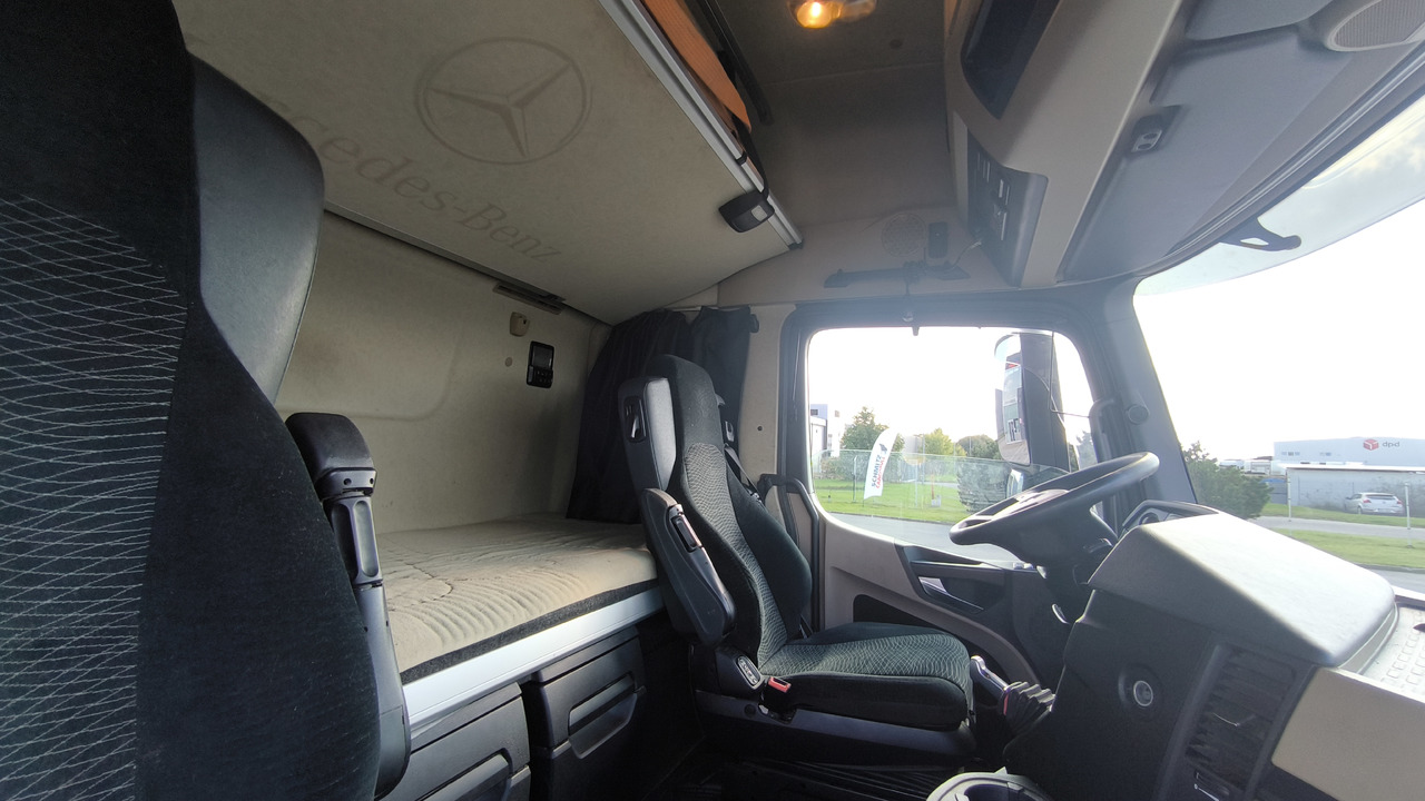 Sattelzugmaschine MERCEDES-BENZ Actros 1845: das Bild 8