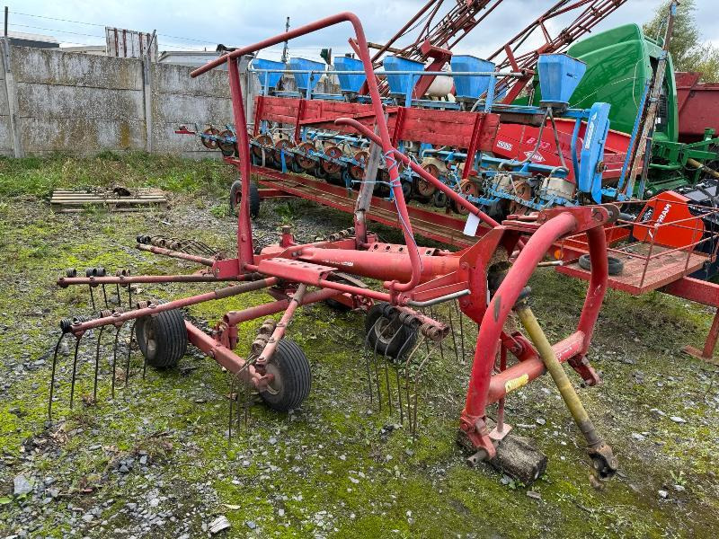 KUHN GA300 - Heuwender/ Wenderechen: das Bild 3 KUHN GA300 - Heuwender/ Wenderechen: das Bild 3