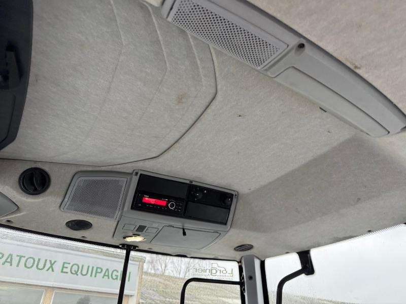 Traktor VALTRA T214 DIRECT: das Bild 8