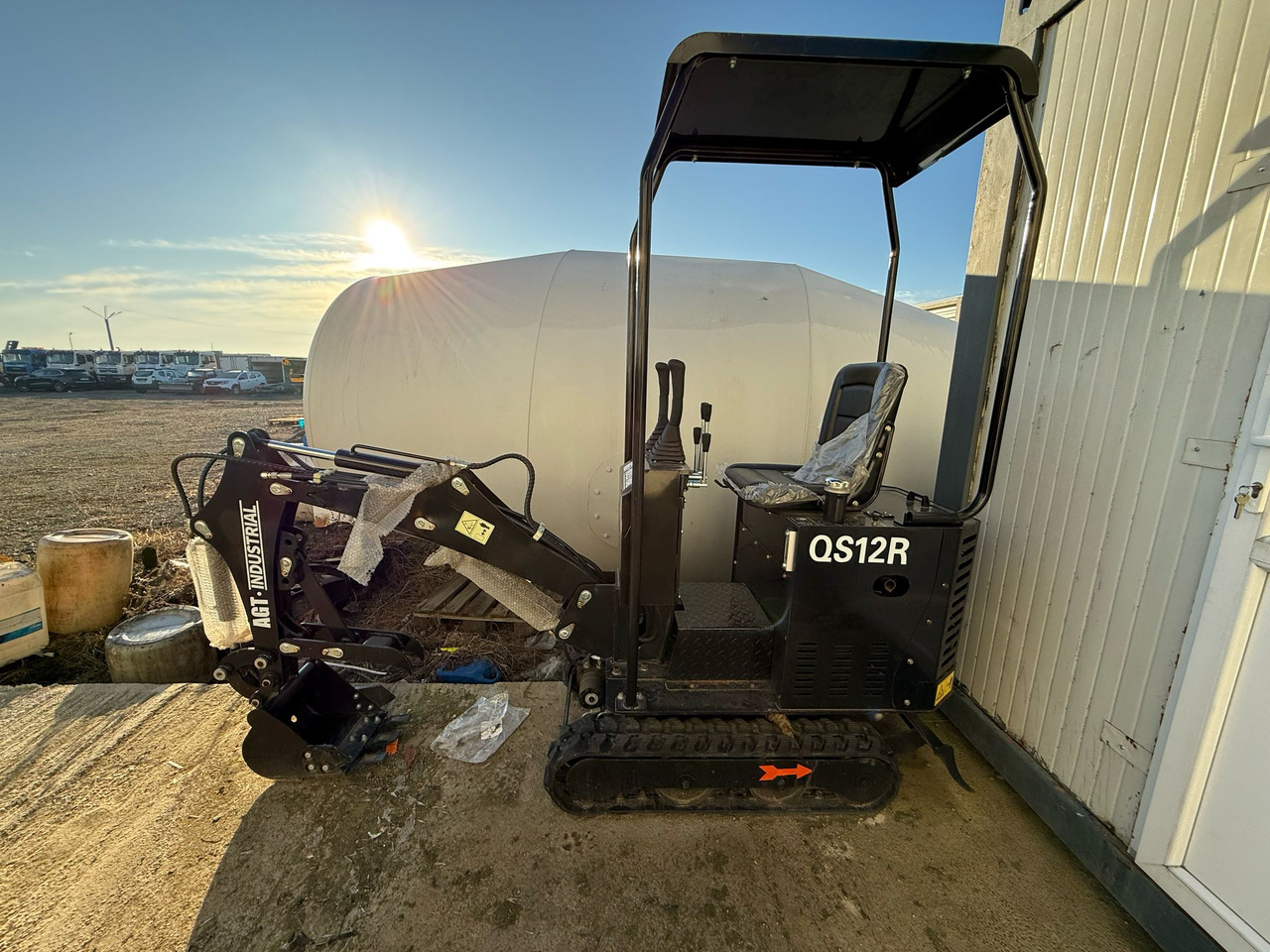 MINIEXCAVATOR JPC H10 - Minibagger: das Bild 3 MINIEXCAVATOR JPC H10 - Minibagger: das Bild 3