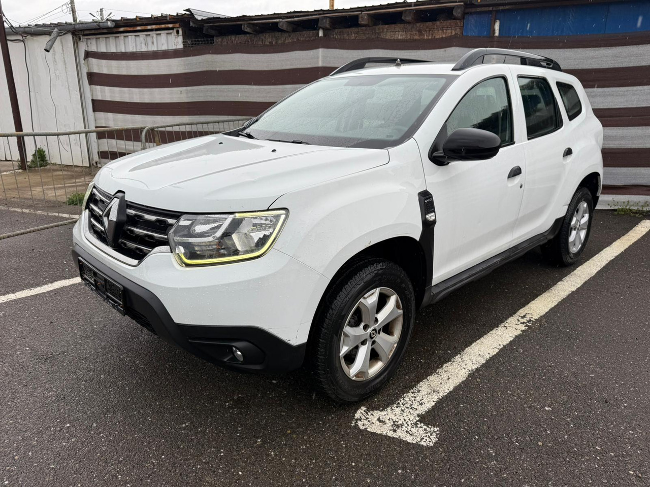 RENAULT DUSTER 4X4 - SUV/ Geländewagen: das Bild 3 RENAULT DUSTER 4X4 - SUV/ Geländewagen: das Bild 3