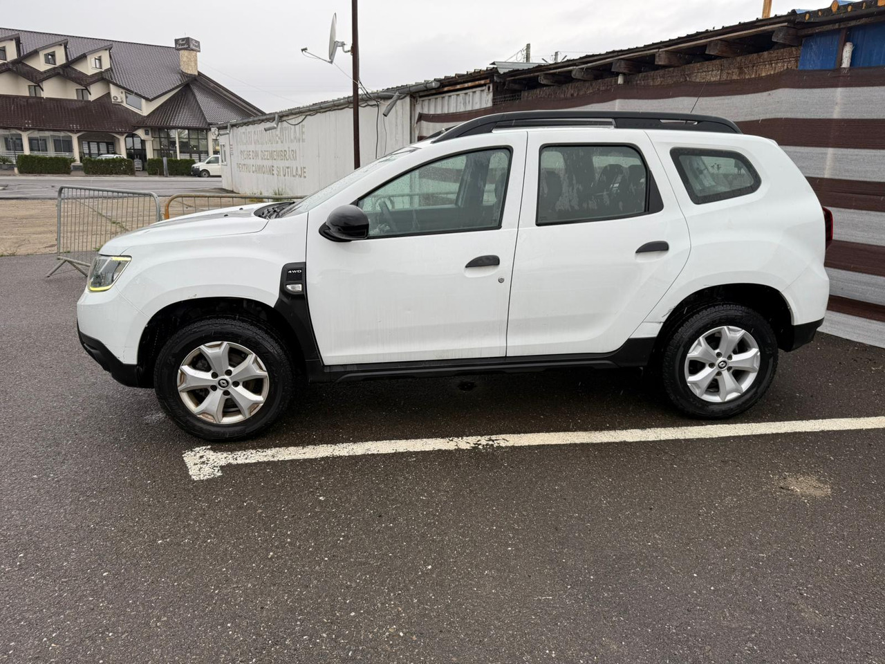 RENAULT DUSTER 4X4 - SUV/ Geländewagen: das Bild 2 RENAULT DUSTER 4X4 - SUV/ Geländewagen: das Bild 2