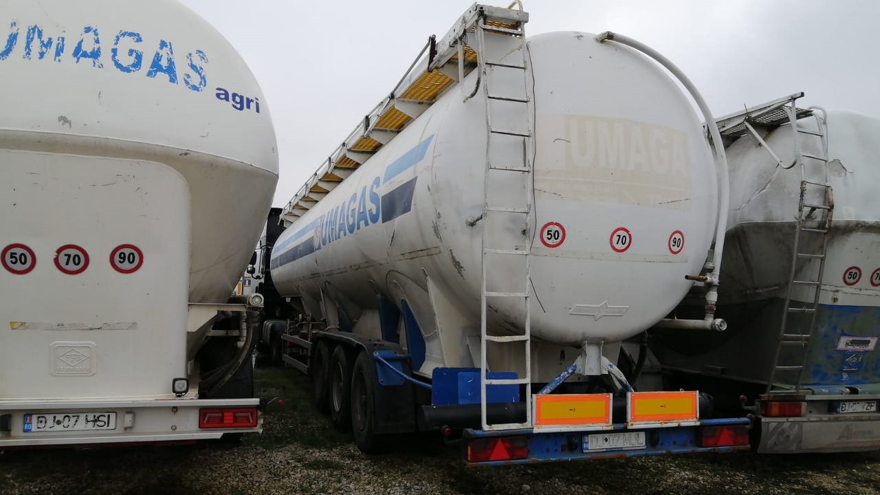 SPITZER Tank/Silo 57,000 l 4 Compartments for Powders/Feed/Water//Liquid Fertilizer/etc. - Siloauflieger: das Bild 2 SPITZER Tank/Silo 57,000 l 4 Compartments for Powders/Feed/Water//Liquid Fertilizer/etc. - Siloauflieger: das Bild 2