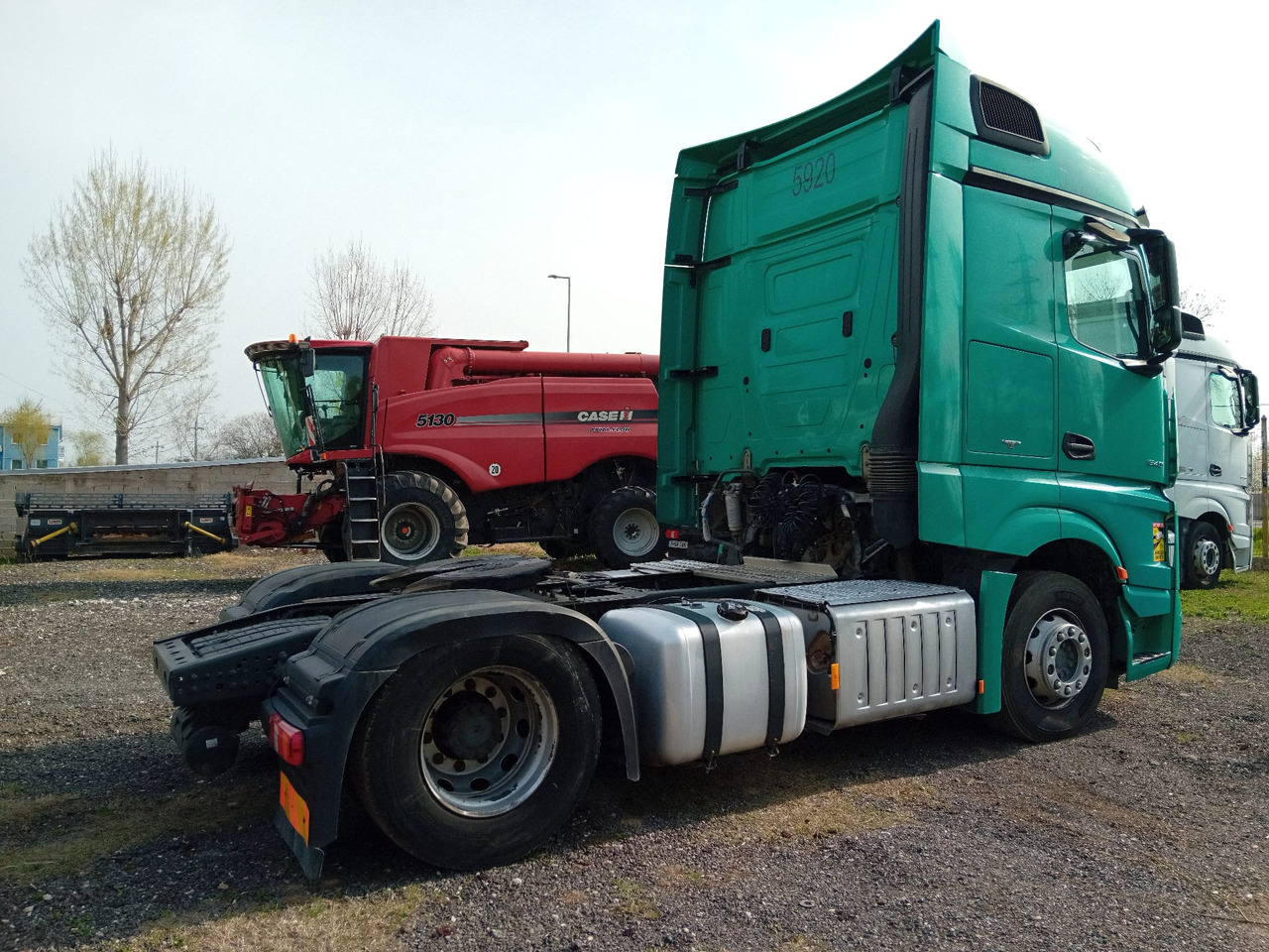 Mercedes-Benz Actros 18.45 - Sattelzugmaschine: das Bild 5 Mercedes-Benz Actros 18.45 - Sattelzugmaschine: das Bild 5