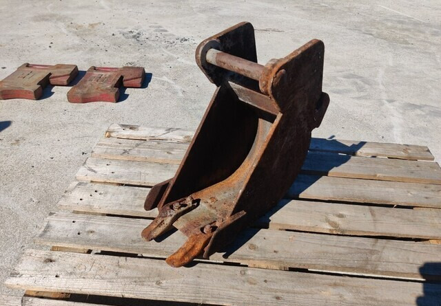 Kuokkakauha leveys 22cm - pikkukaivinkoneeseen - Baggerschaufel für Baumaschine: das Bild 1 Kuokkakauha leveys 22cm - pikkukaivinkoneeseen - Baggerschaufel für Baumaschine: das Bild 1
