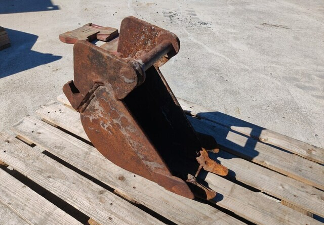Kuokkakauha leveys 22cm - pikkukaivinkoneeseen - Baggerschaufel für Baumaschine: das Bild 2 Kuokkakauha leveys 22cm - pikkukaivinkoneeseen - Baggerschaufel für Baumaschine: das Bild 2