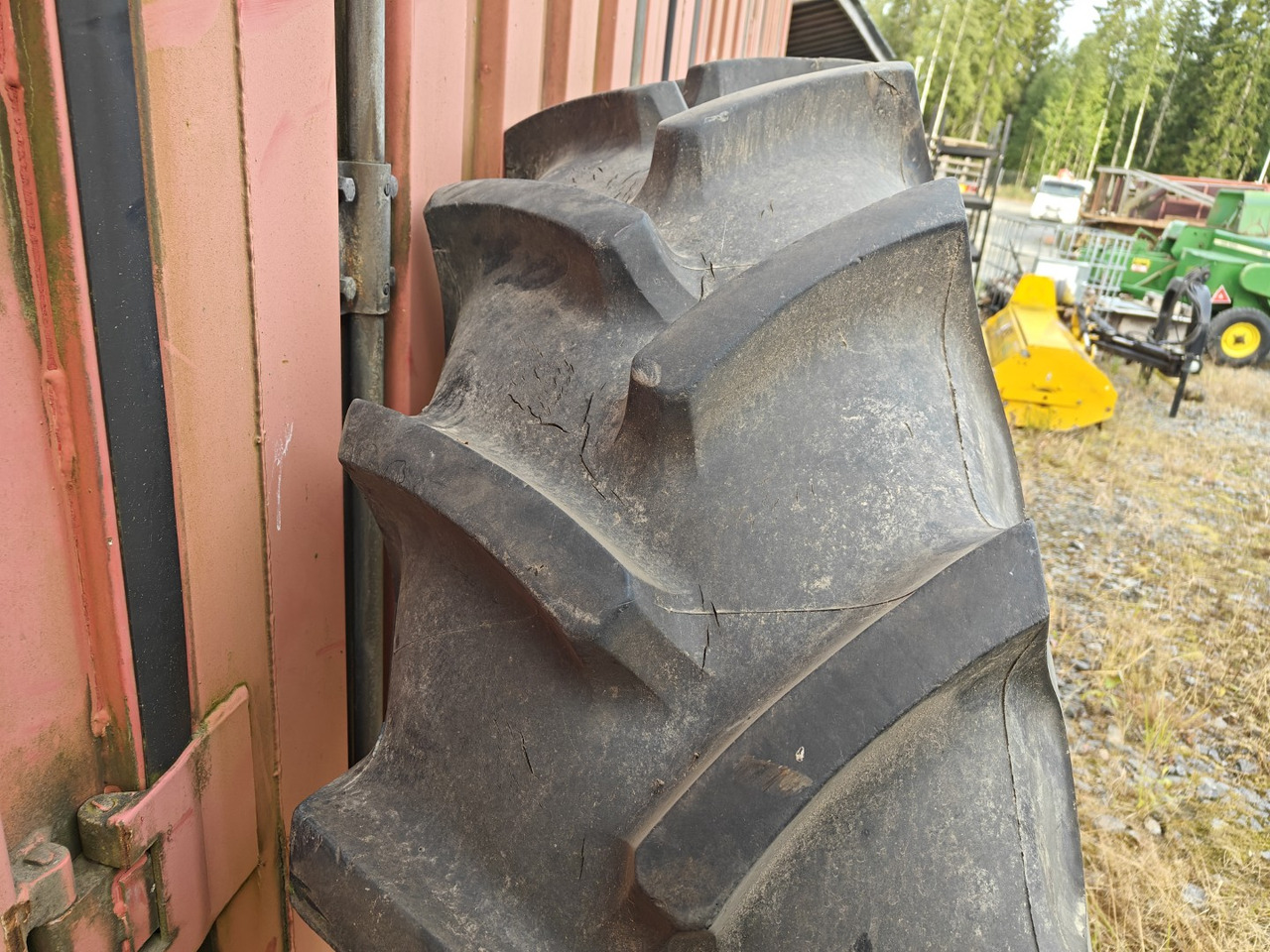 MICHELIN 18.4R38 traktorin renkaat - Felgen und Reifen für Traktor: das Bild 4 MICHELIN 18.4R38 traktorin renkaat - Felgen und Reifen für Traktor: das Bild 4