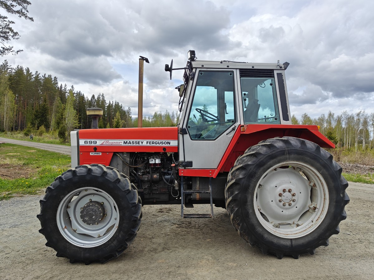 Massey Ferguson 699 Super turbo - Traktor: das Bild 2 Massey Ferguson 699 Super turbo - Traktor: das Bild 2