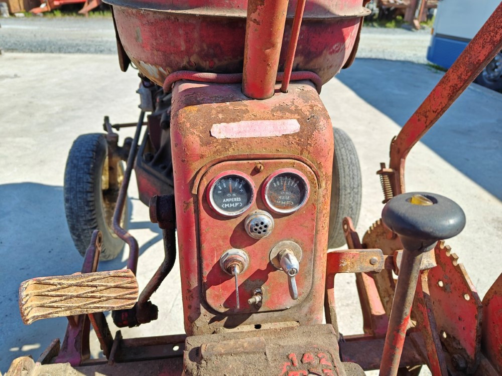 Traktor Massey Harris 820D harvinainen 2-sylinterinen diesel, katso video!: das Bild 13