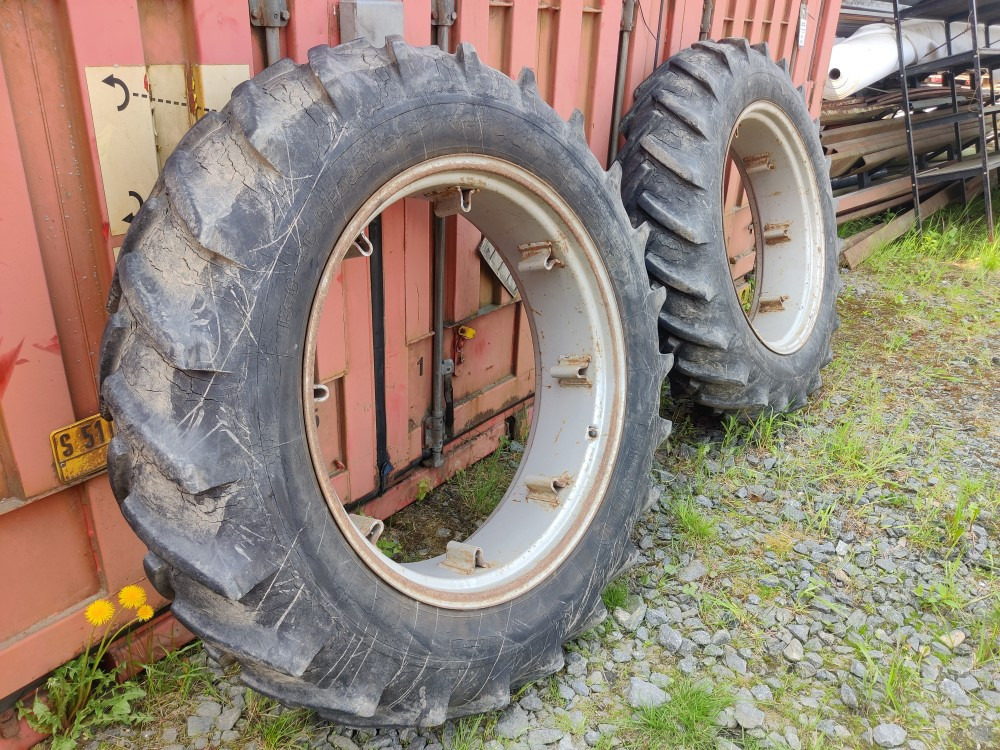Traktorin renkaat 13.6x36 vannekehillä - Reifen für Traktor: das Bild 2 Traktorin renkaat 13.6x36 vannekehillä - Reifen für Traktor: das Bild 2