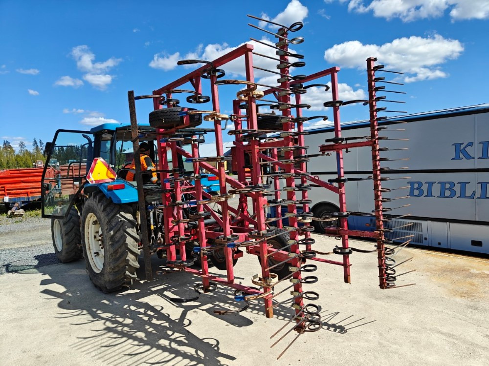 VM 450 cm, hydraulisesti taittuva, etulana ja jälkihara, katso video! - Wiesenstriegel: das Bild 2 VM 450 cm, hydraulisesti taittuva, etulana ja jälkihara, katso video! - Wiesenstriegel: das Bild 2