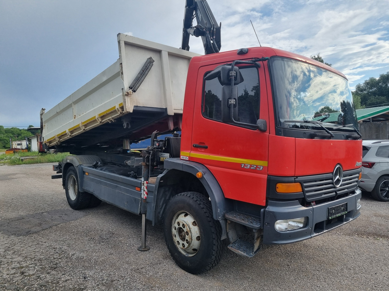 MERCEDES-BENZ ATEGO 1323 4x4 tipper + crane HIAB 095 - Kipper, Autokran: das Bild 3 MERCEDES-BENZ ATEGO 1323 4x4 tipper + crane HIAB 095 - Kipper, Autokran: das Bild 3