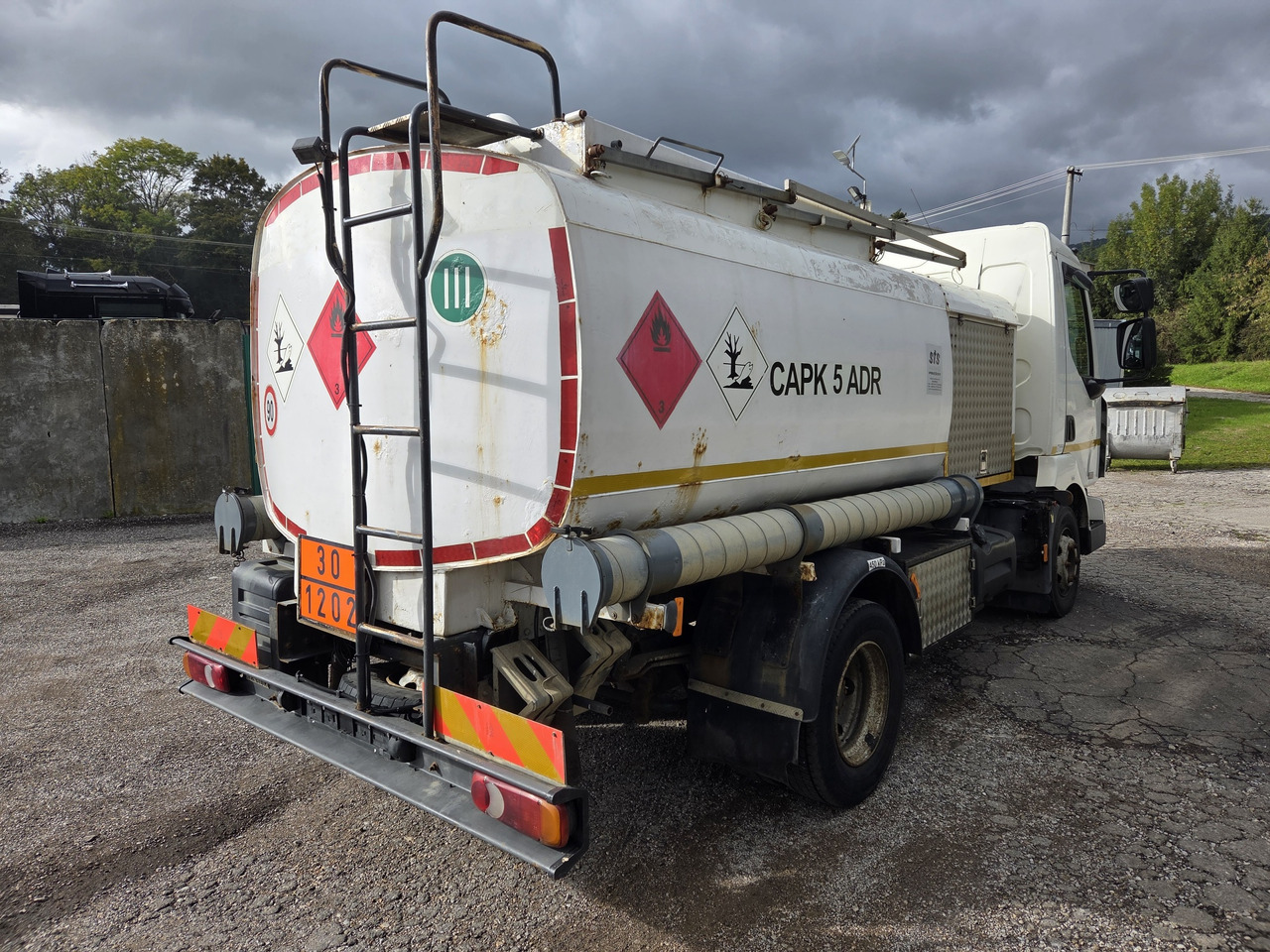RENAULT MIDLUM 180.10 diesel tanker + dispensing + print - Tankwagen: das Bild 4 RENAULT MIDLUM 180.10 diesel tanker + dispensing + print - Tankwagen: das Bild 4